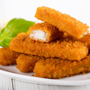 Varitas de merluza empanadas