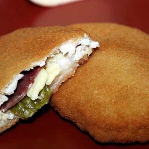 Pechuga rellena de pimiento y jamón serrano